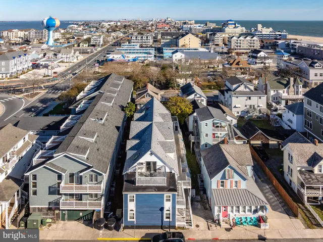 a car parked in front of a building