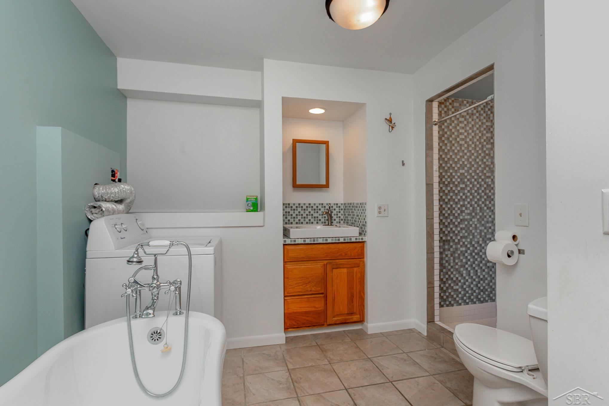 3831 South Gleaner Road Saginaw, MI 48609 - Photo 13 of 34 50128298-12.JPG