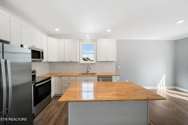 $2,500 | 3966 Mountain Vista Road, Knoxville, TN 37931