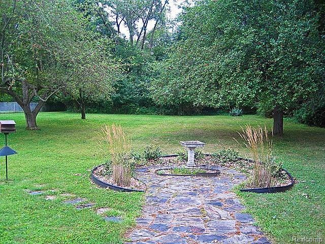 1530 Leon Road Walled Lake, MI 48390 - Photo 16 of 19