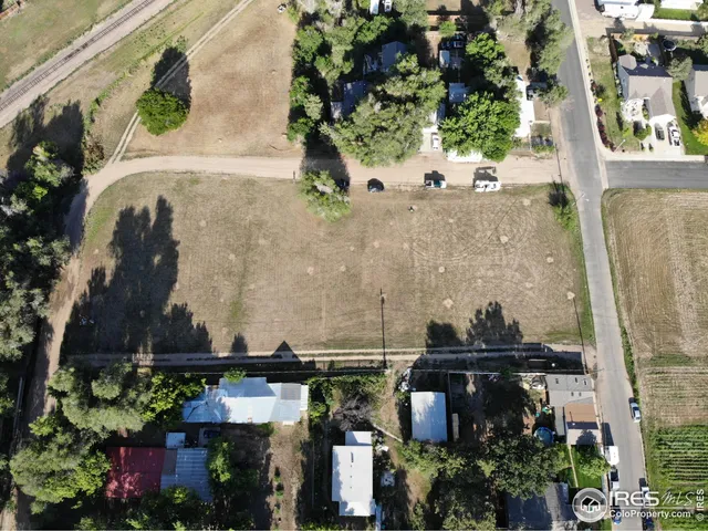 an outdoor view of a building