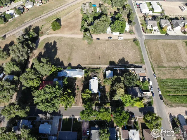 an outdoor view of a building