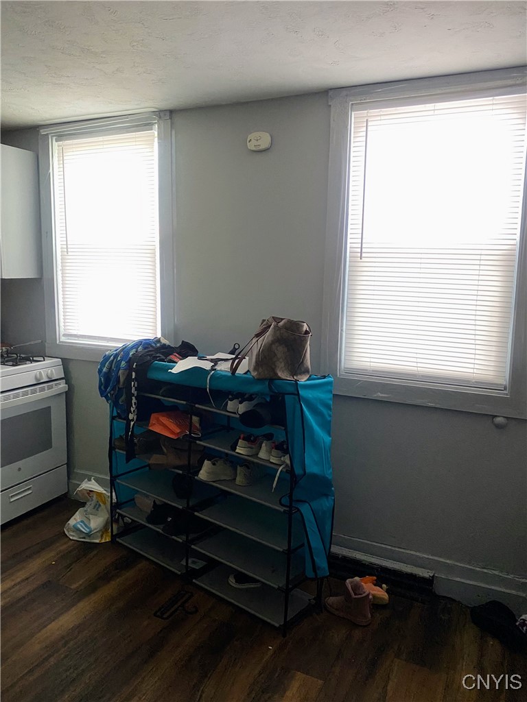 931 Butternut Street Syracuse, NY 13208 - Photo 12 of 23