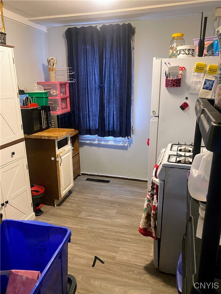 931 Butternut Street Syracuse, NY 13208 - Photo 17 of 23