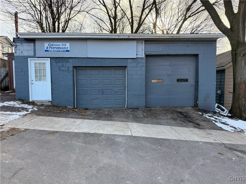 931 Butternut Street Syracuse, NY 13208 - Photo 5 of 23