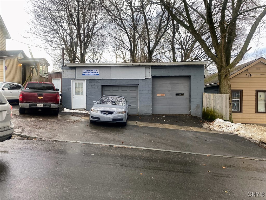 931 Butternut Street Syracuse, NY 13208 - Photo 6 of 23