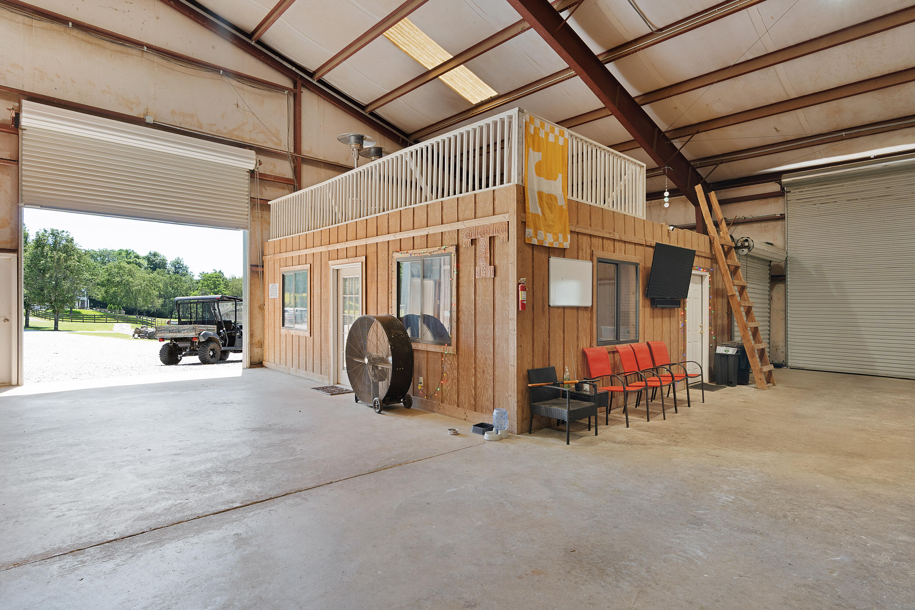 527 Reads Lake Road Chattanooga, TN 37415 - Photo 39 of 100 120 - 527 Reads Lake - Horse Barn