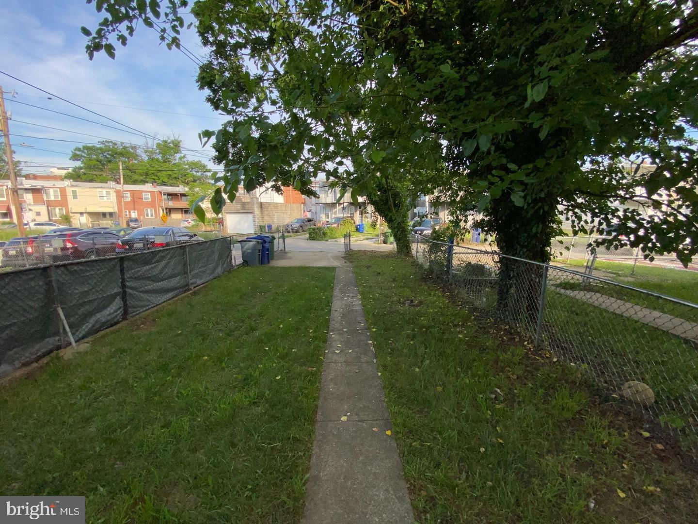 41 North Kossuth Street Baltimore, MD 21229 - Photo 13 of 30 a view of park with large trees