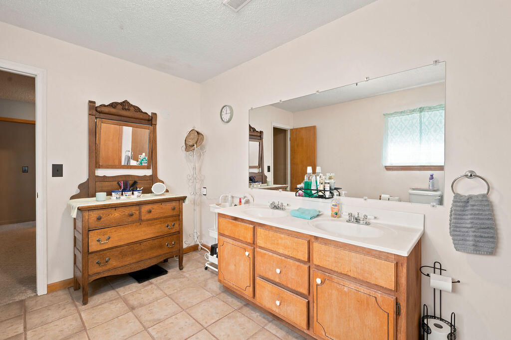 1254 Mahan Road Summerville, GA 30747 - Photo 37 of 50 Upstairs Full Bath