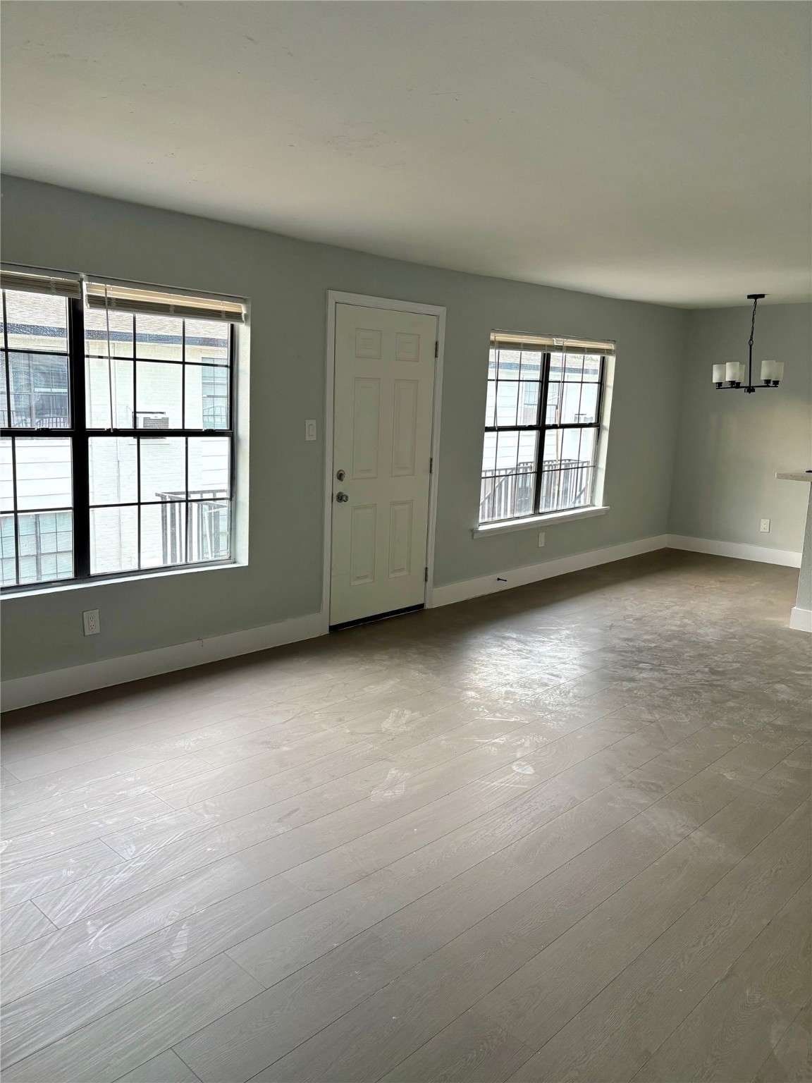 1125 Ann Pasadena, TX 77506 - Photo 11 of 15 an empty room with a window