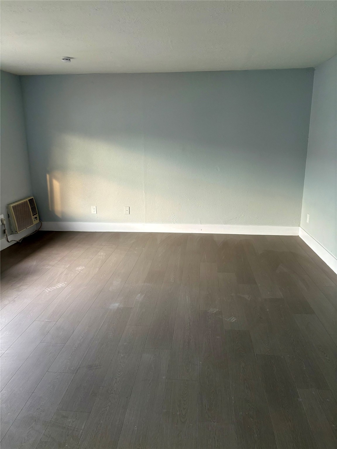 1125 Ann Pasadena, TX 77506 - Photo 9 of 15 a view of an empty room with a window