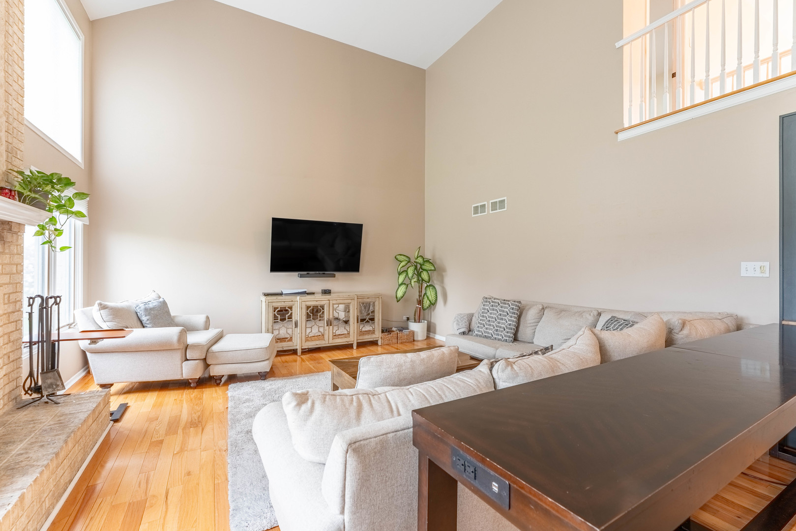 1442 Kinross Street Flossmoor, IL 60422 - Photo 15 of 53 a living room with furniture and a flat screen tv
