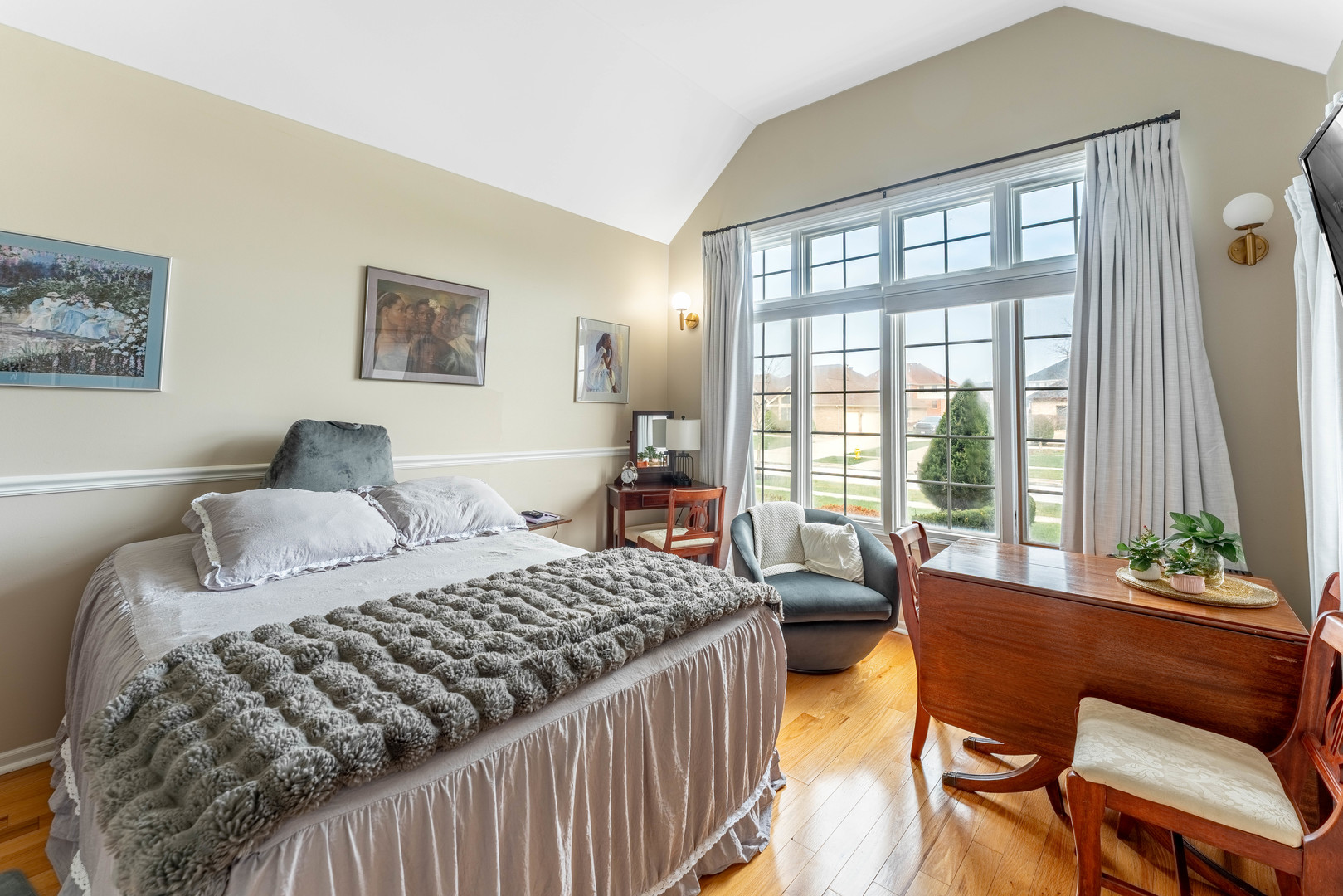 1442 Kinross Street Flossmoor, IL 60422 - Photo 17 of 53 a bedroom with a bed and glass window