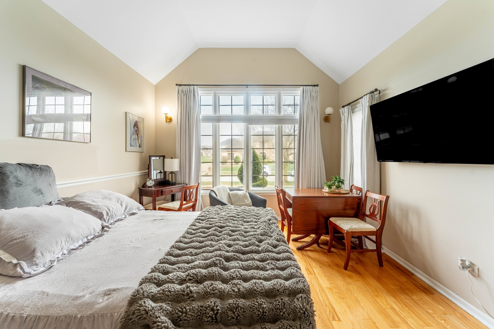 1442 Kinross Street Flossmoor, IL 60422 - Photo 18 of 53 a spacious bedroom with a bed and a flat screen tv
