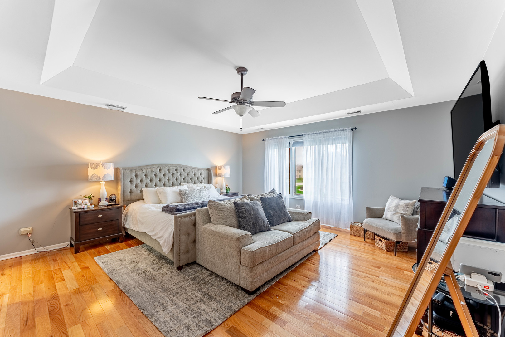 1442 Kinross Street Flossmoor, IL 60422 - Photo 21 of 53 a living room with furniture and a flat screen tv