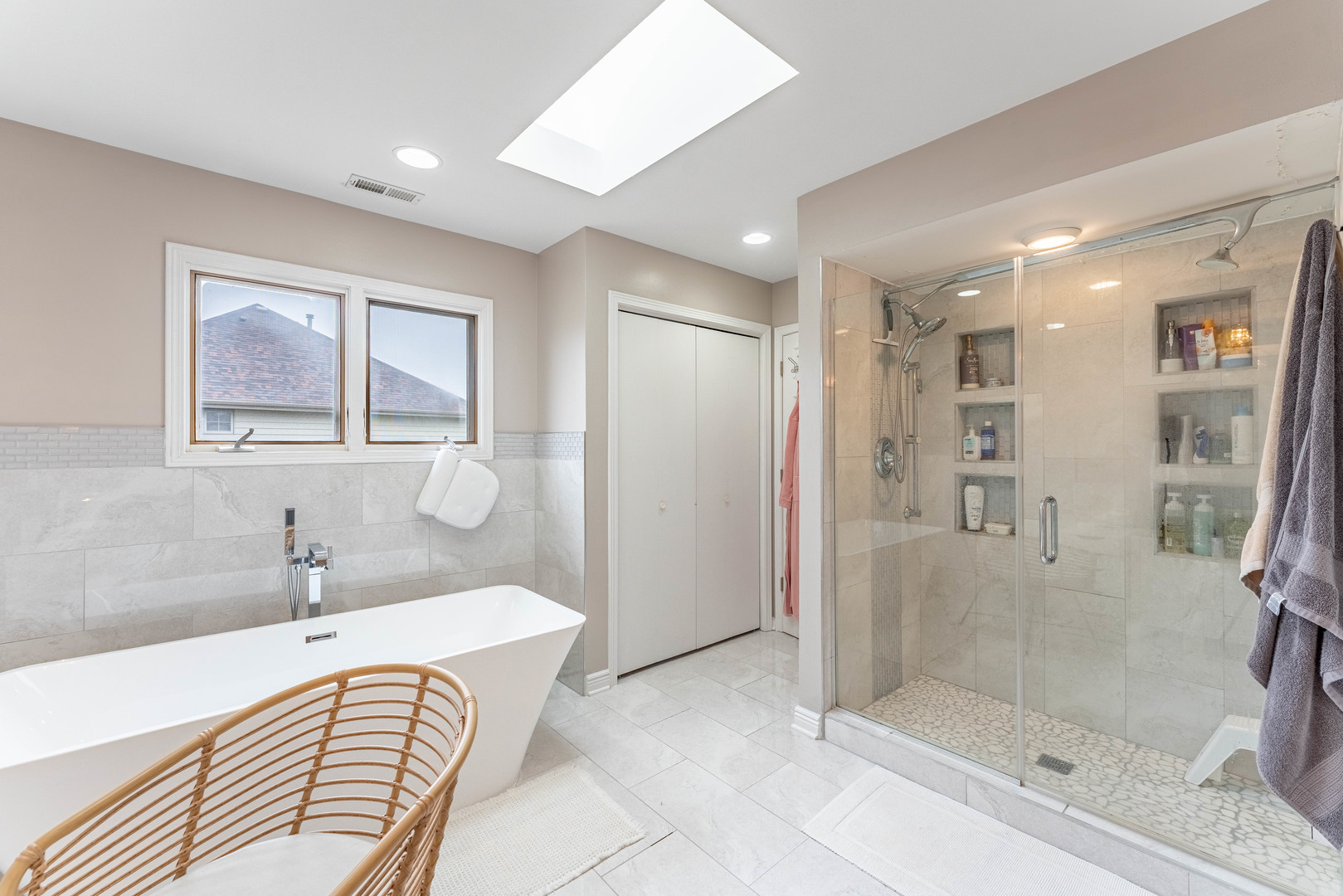 1442 Kinross Street Flossmoor, IL 60422 - Photo 25 of 53 a spacious bathroom with a shower sink and mirror