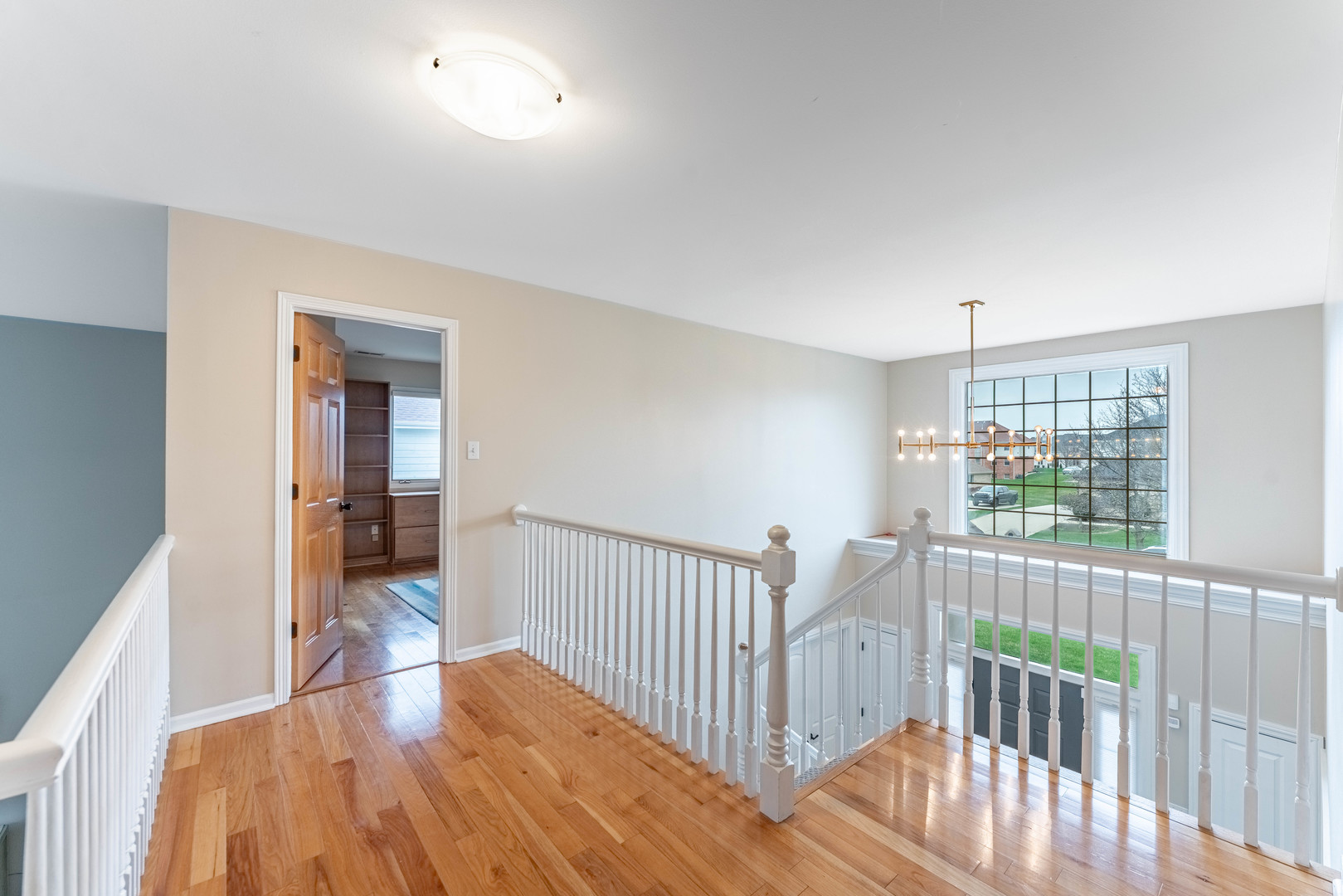 1442 Kinross Street Flossmoor, IL 60422 - Photo 32 of 53 a view of hallway with wooden floor and a window