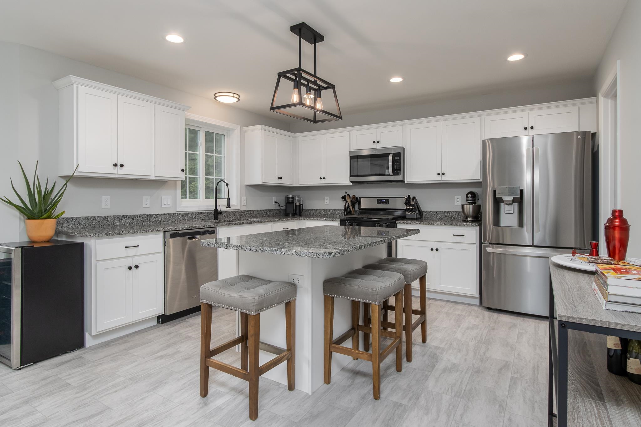 243 University Circle Hooksett, NH 03106 - Photo 33 of 35