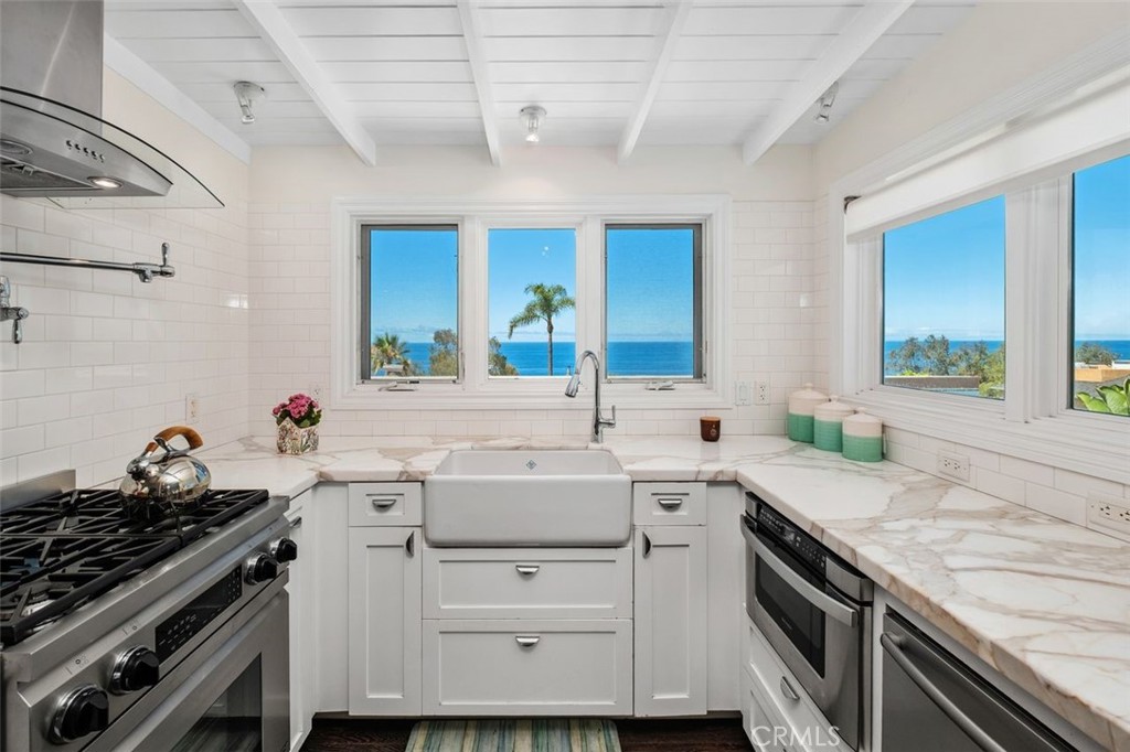 263 Upland Road Laguna Beach, CA 92651 - Photo 22 of 56 Kitchen