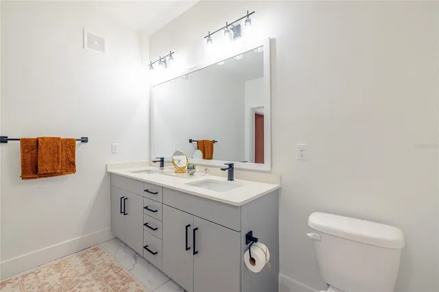 $2,731 | 1420 Lakefront Drive, Unit 1102, Sarasota, FL 34240