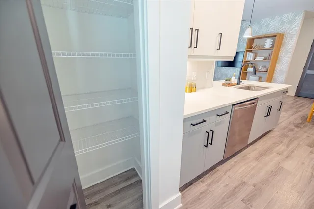 $2,731 | 1420 Lakefront Drive, Unit 1102, Sarasota, FL 34240