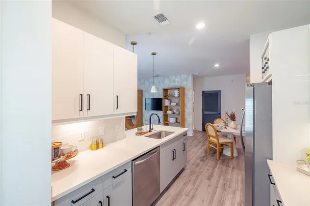 $2,731 | 1420 Lakefront Drive, Unit 1102, Sarasota, FL 34240