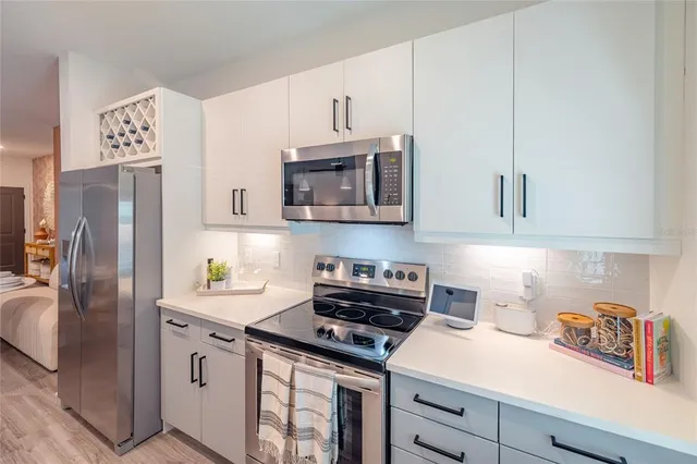 $2,731 | 1420 Lakefront Drive, Unit 1102, Sarasota, FL 34240