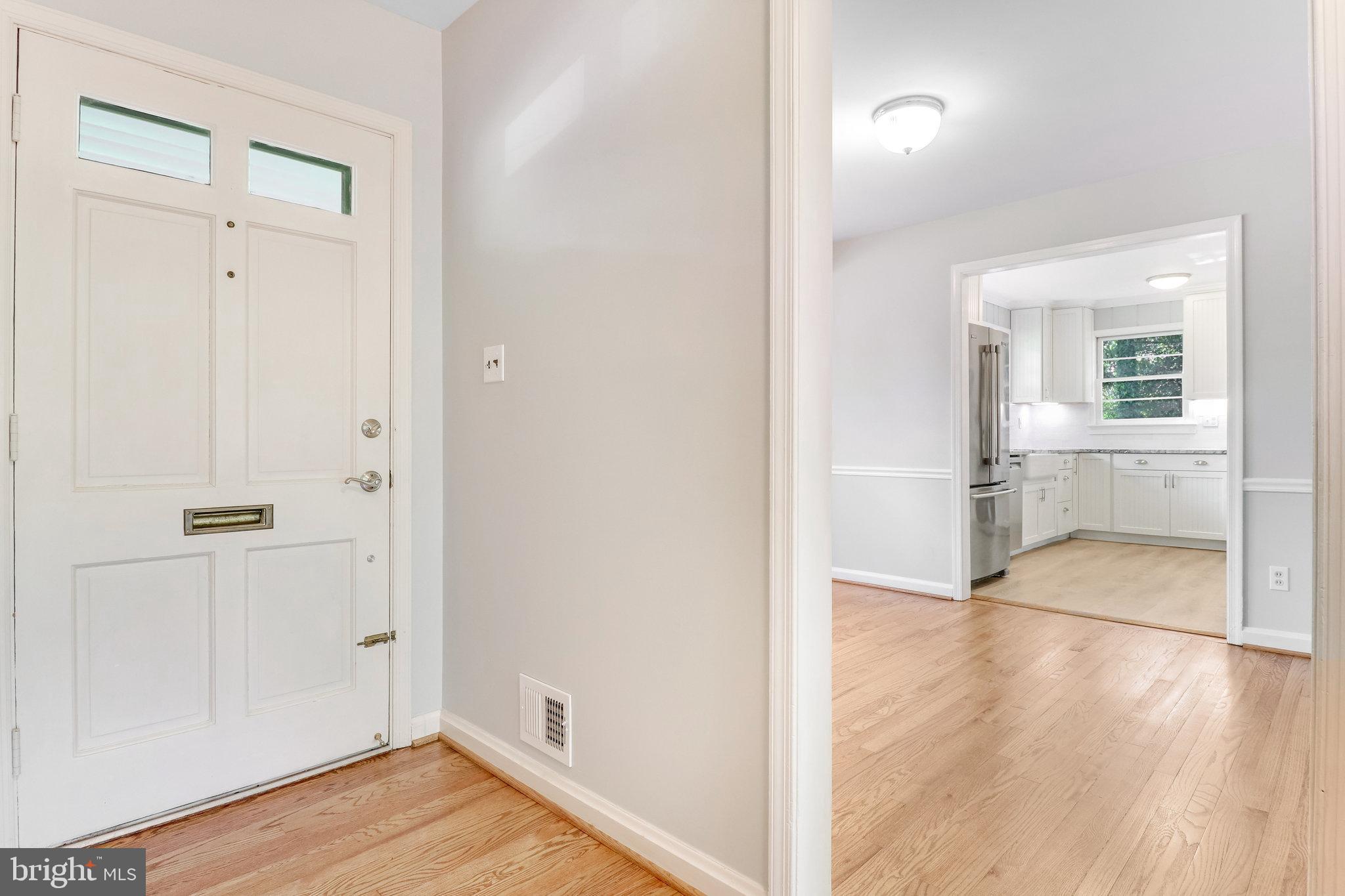3807 Estel Road Fairfax, VA 22031 - Photo 3 of 32 Foyer / Entrance