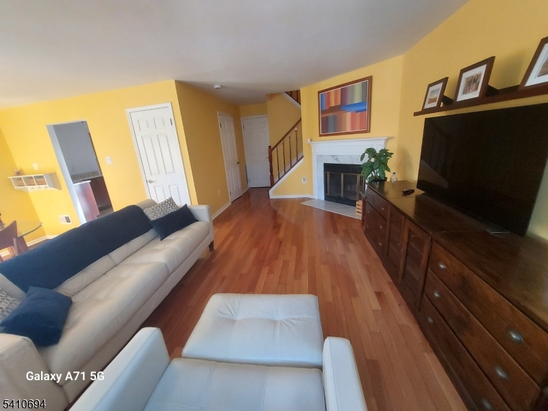 37 Boston Court Newark, NJ 07103 - Photo 3 of 34