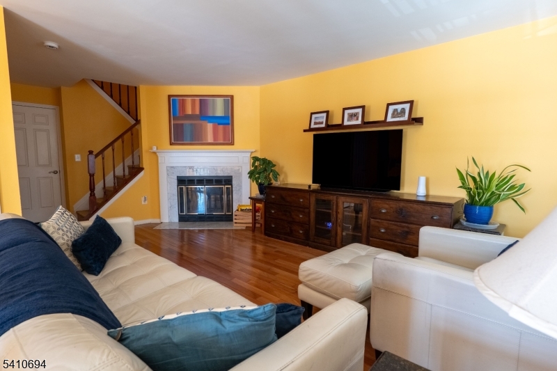 37 Boston Court Newark, NJ 07103 - Photo 4 of 34