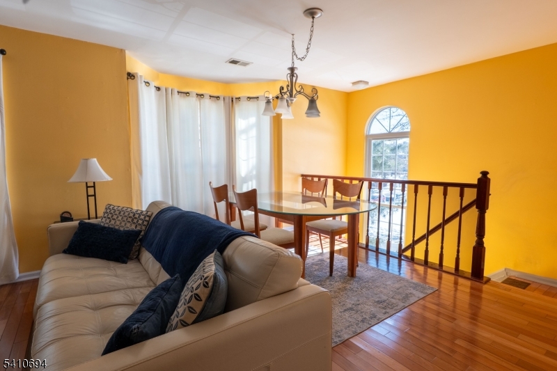 37 Boston Court Newark, NJ 07103 - Photo 6 of 34