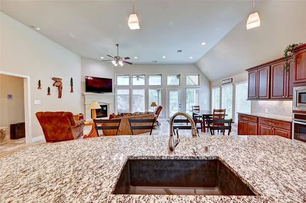 $619,000 | 335 Fox Trail Road, Montgomery, TX 77316