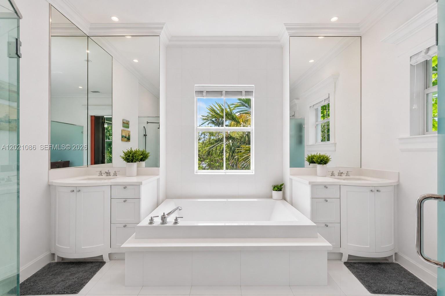 442 Ridgewood Road Key Biscayne, FL 33149 - Photo 19 of 35
