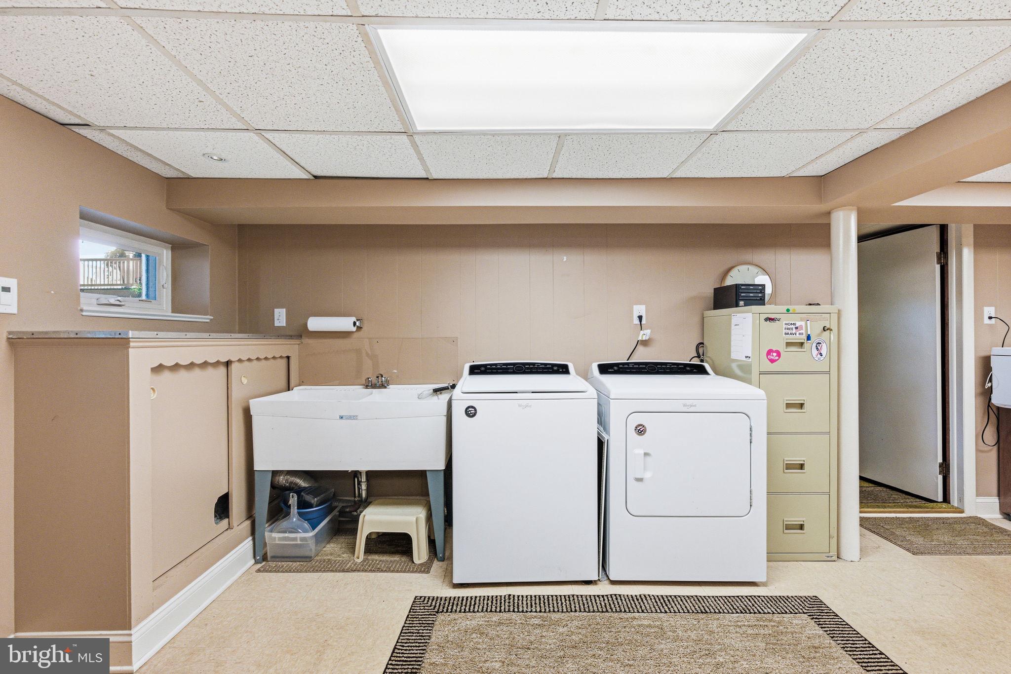 247 Orchard Road Springfield, PA 19064 - Photo 20 of 30 a utility room with dryer and washer