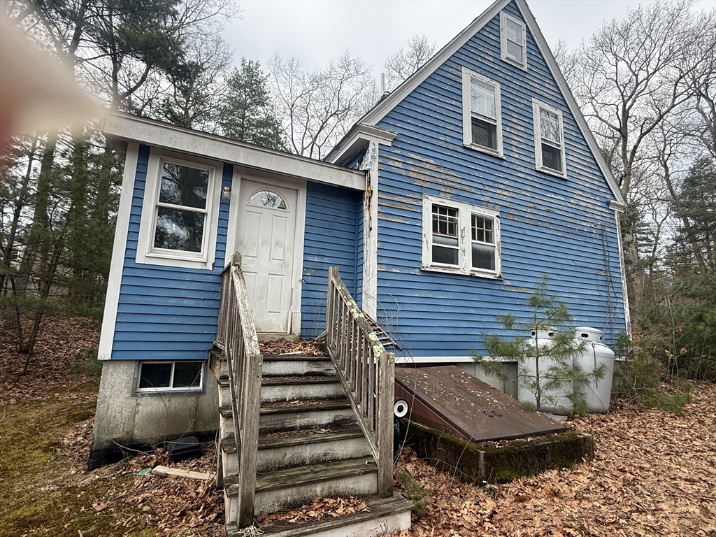 10 Sycamore Road Wrentham, MA 02093 - Photo 4 of 25