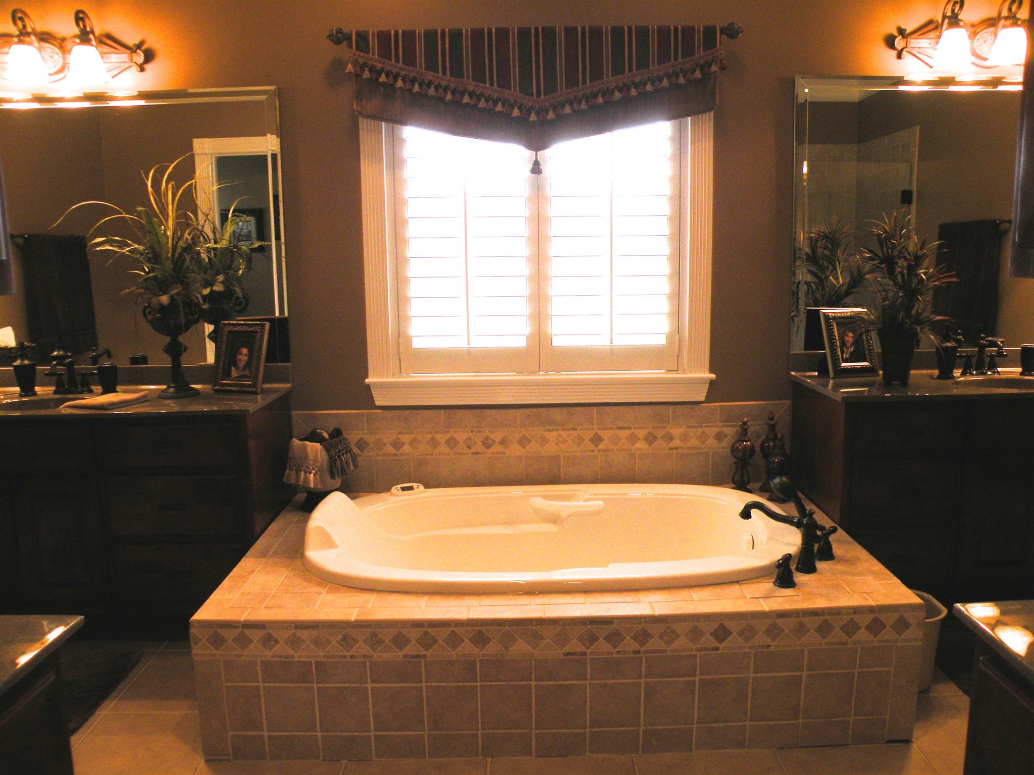 187 South Ray Road Portland, TN 37148 - Photo 22 of 30 a bathroom with a bathtub and shower