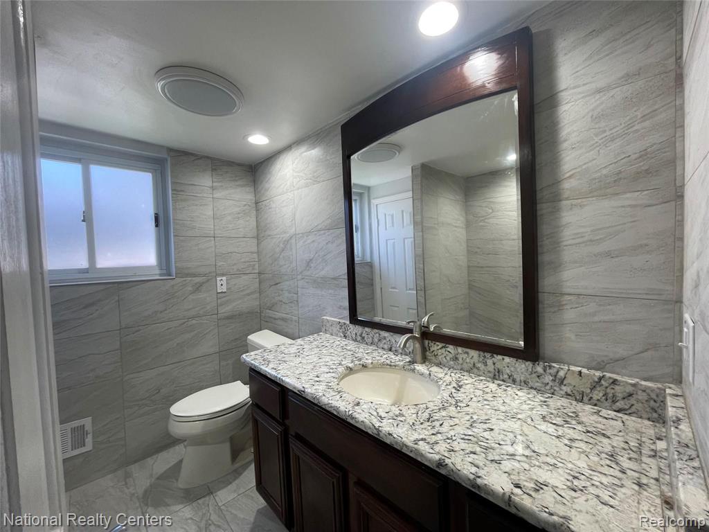 13189 Plumbrook Road Sterling Heights, MI 48312 - Photo 17 of 22