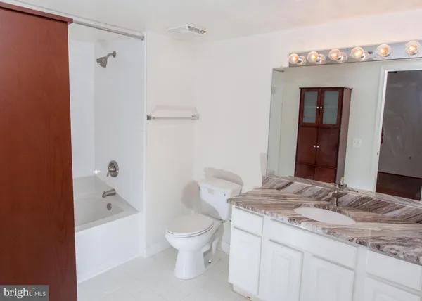 $2,300 | 3835 9th Street North, Unit 108E, Arlington, VA 22203