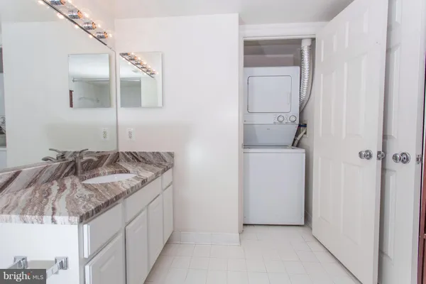 $2,300 | 3835 9th Street North, Unit 108E, Arlington, VA 22203