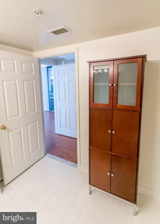 $2,300 | 3835 9th Street North, Unit 108E, Arlington, VA 22203