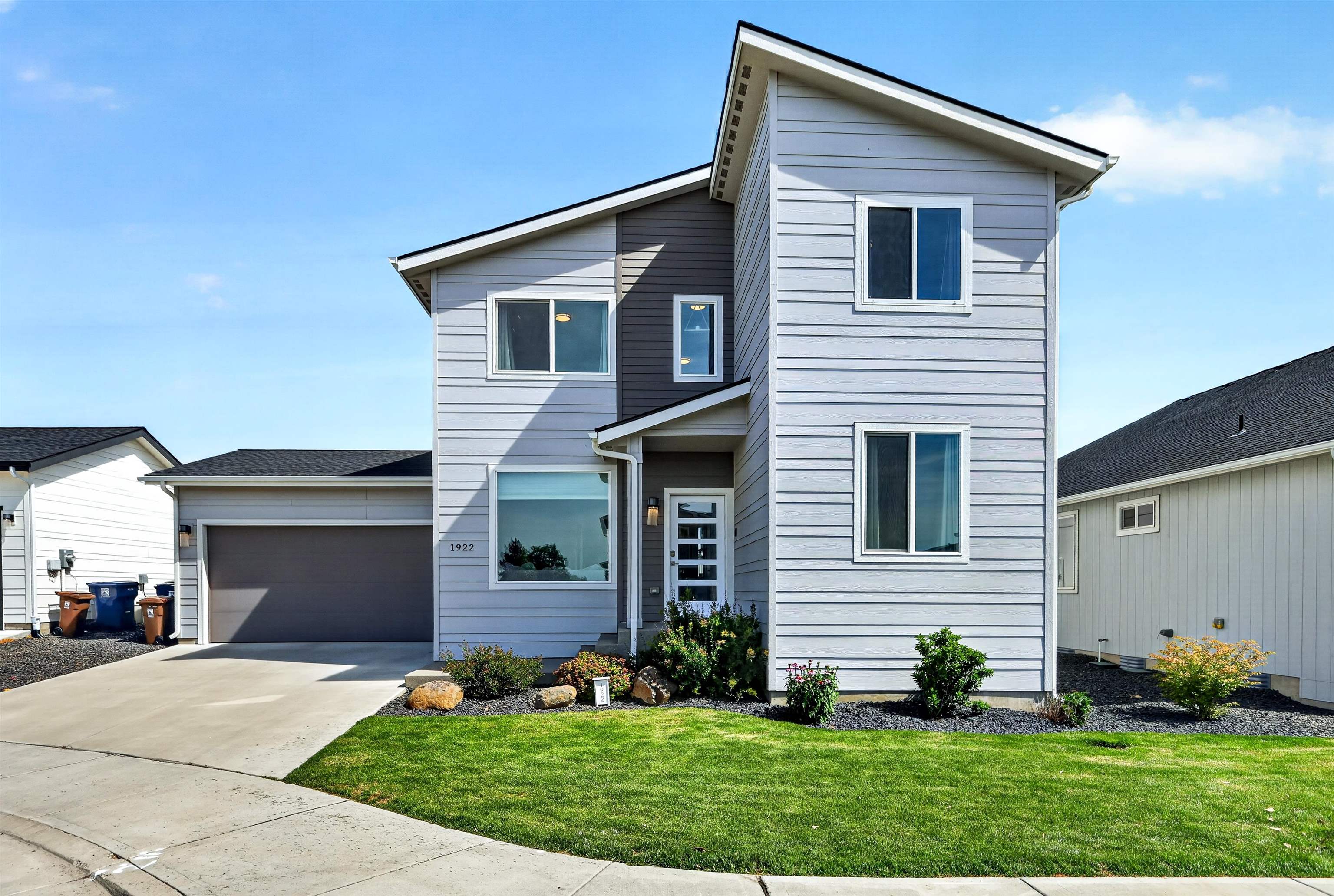 1922 Lavender Avenue Spokane, WA 99208 - Photo 2 of 48