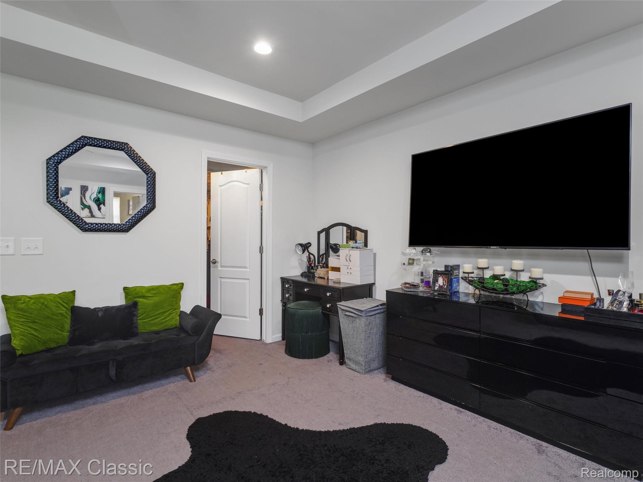 24869 Ivy Road Novi, MI 48375 - Photo 14 of 31 Primary Suite Sitting Area