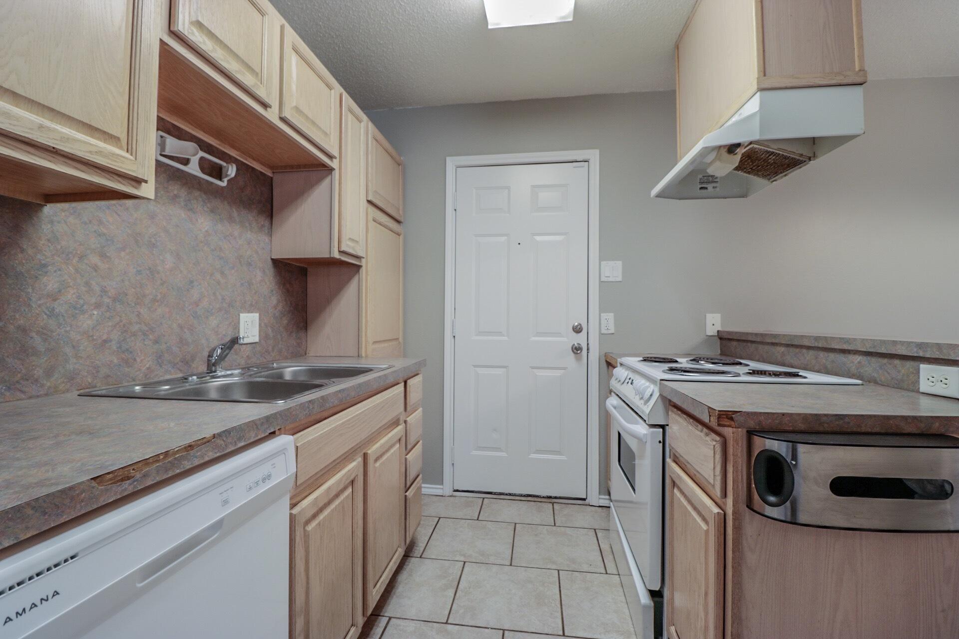 2401 87th Street, Unit B Lubbock, TX 79423 - Photo 5 of 11 original (32)