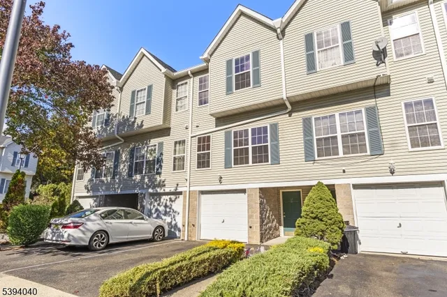 $359,000 | 12 Carmella Court, Newark, NJ 07104