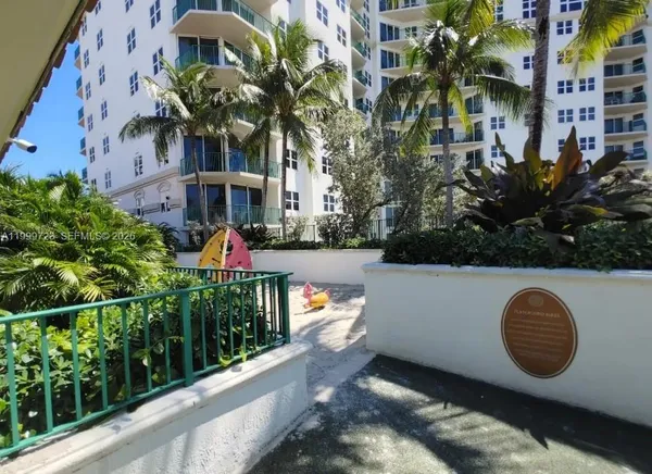 $2,500 | 20000 East Country Club Drive, Unit 201, Aventura, FL 33180