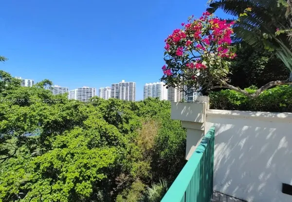 $2,500 | 20000 East Country Club Drive, Unit 201, Aventura, FL 33180