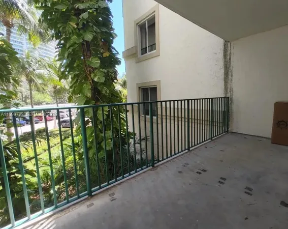 $2,500 | 20000 East Country Club Drive, Unit 201, Aventura, FL 33180
