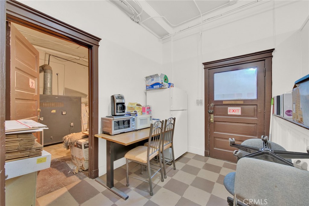 618 4th Street Corning, CA 96021 - Photo 29 of 36 a workspace with furniture and window