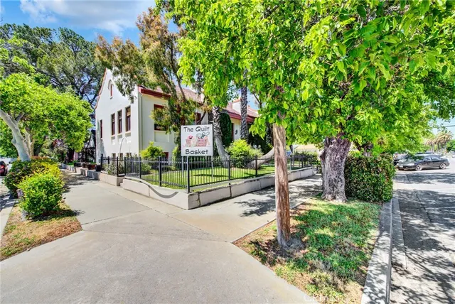 a house view with a outdoor space