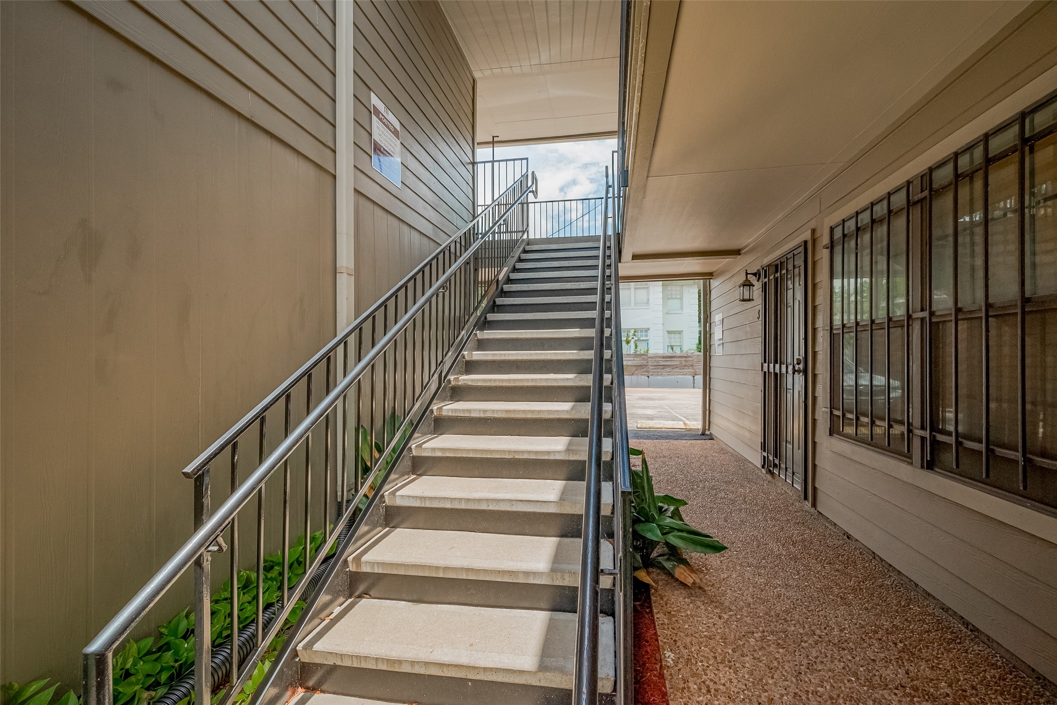 606 Marshall Street, Unit 35 Houston, TX 77006 - Photo 9 of 13 a view of entryway